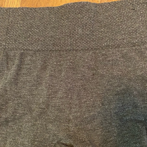 Gray seamless leggings. Fit like a small - Picture 2 of 3